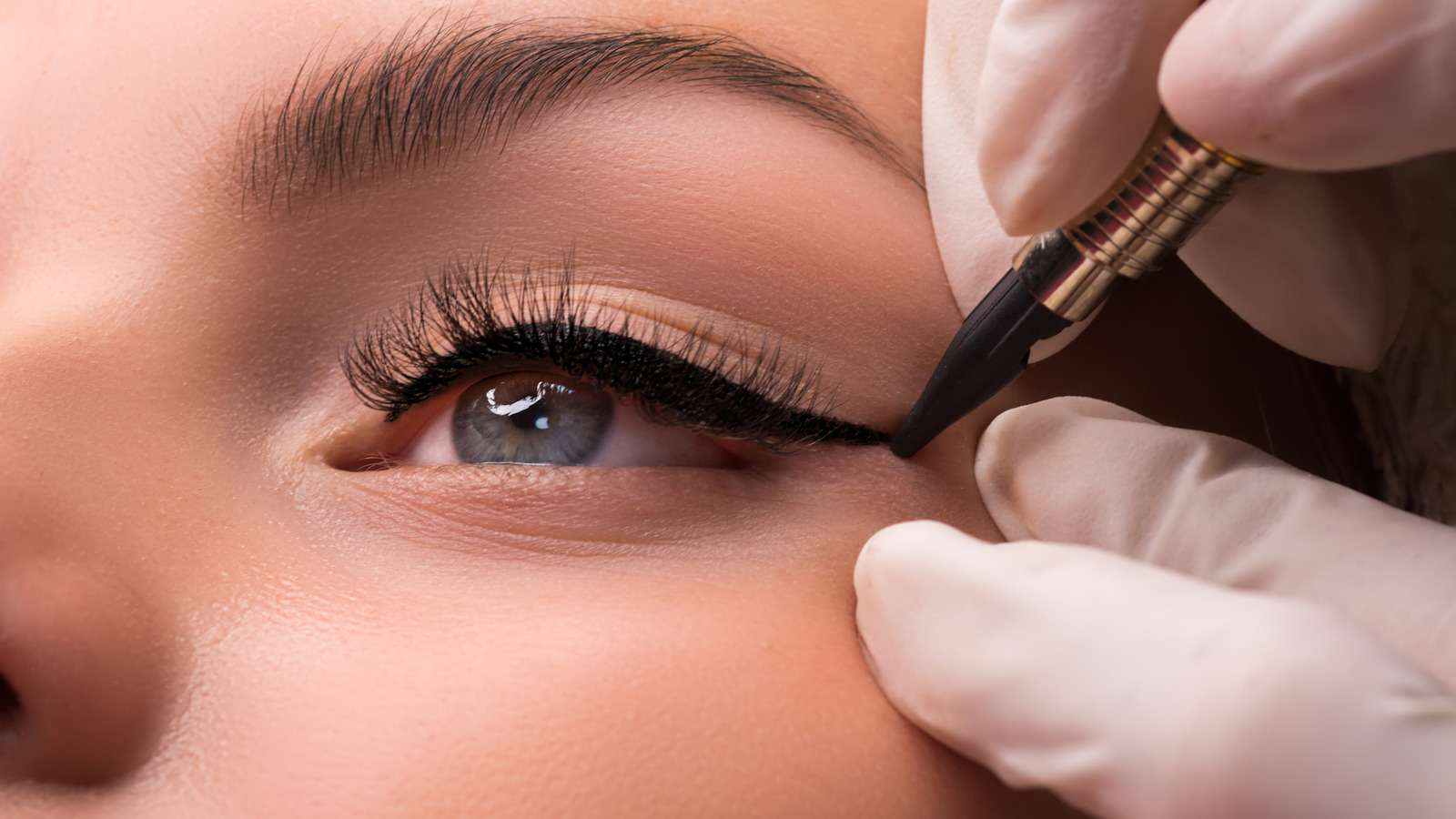 Eyeliner tatuering - boka tid - IDANA Beauty
